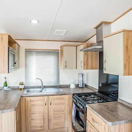 Cedarwood 09 - Uk51139 Pickering